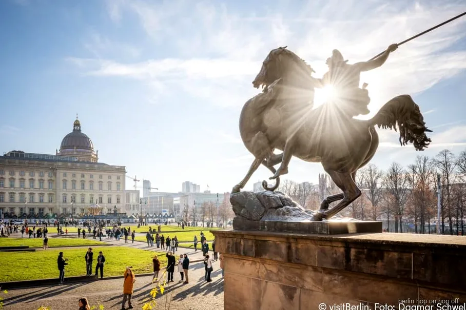 Berlin WelcomeCard con mezzi pubblici e giorno di bus hop-on hop-off incluso