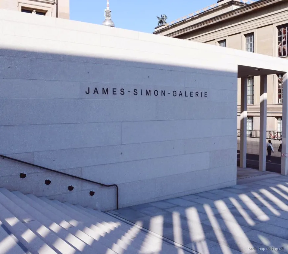 Entrén till James-Simon-Galerie på Museiön, med Berlin WelcomeCard och hop-on hop-off buss