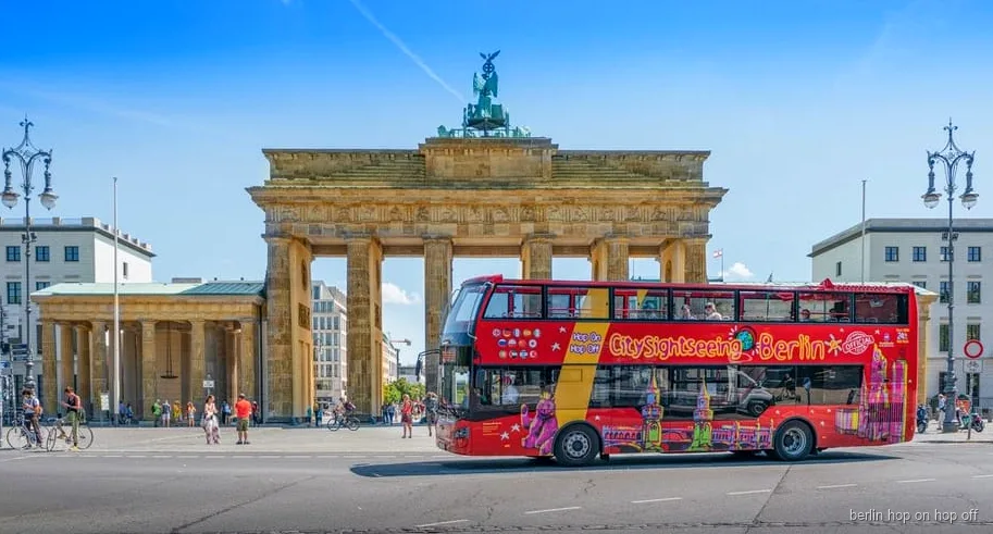 City Sightseeing Berlino hop-on hop-off bus tour, autobus scoperto sulla Classic Route