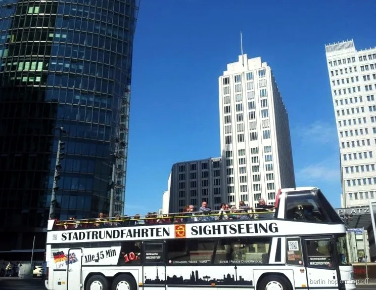 Berlin hop-on hop-off bus- og bådtur med levende guide på Spree