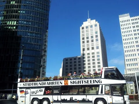 Berlin Hop-On Hop-Off-buss och båttur med liveguide på Spree